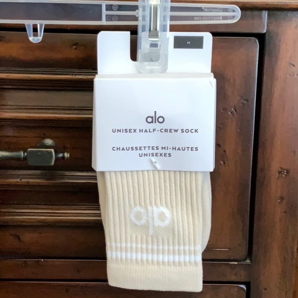 Alo Yoga Unisex Half-Crew Socks Bone/White Size M